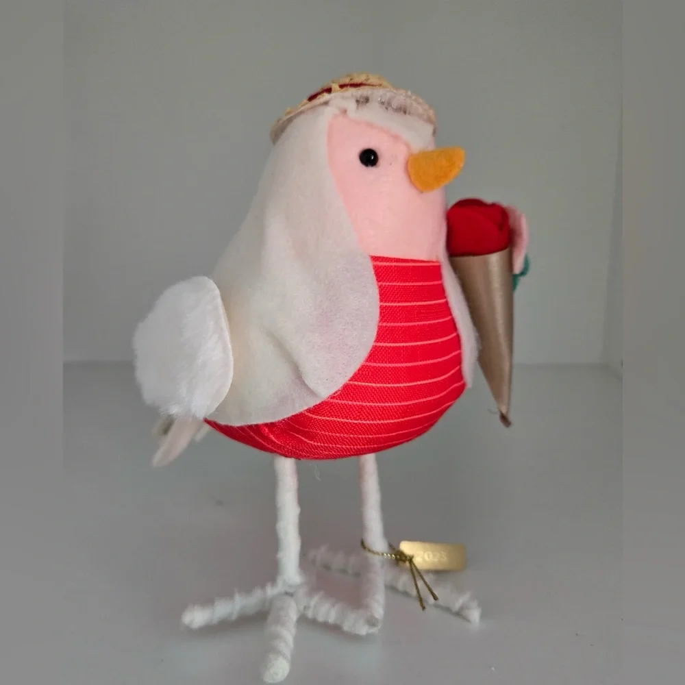 Target Featherly Friends 2023 Valentine Bird “Jet” w/ Bouquet & Straw Hat